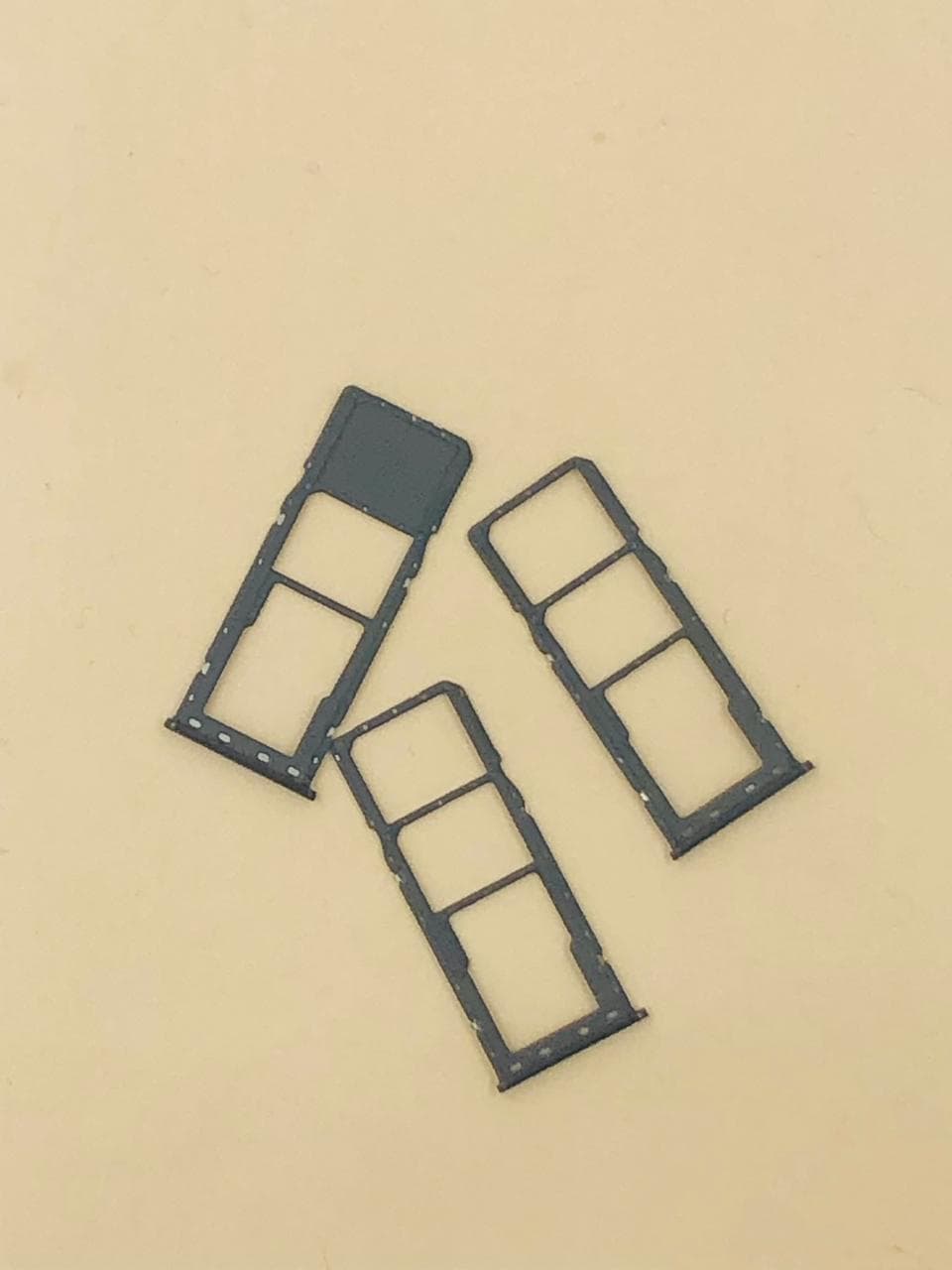 Держатель сим карты (SIM) для Samsung A105 Galaxy A10 / A205 Galaxy A20 (синий), артикул 02232 — запчасть GSM28.RU