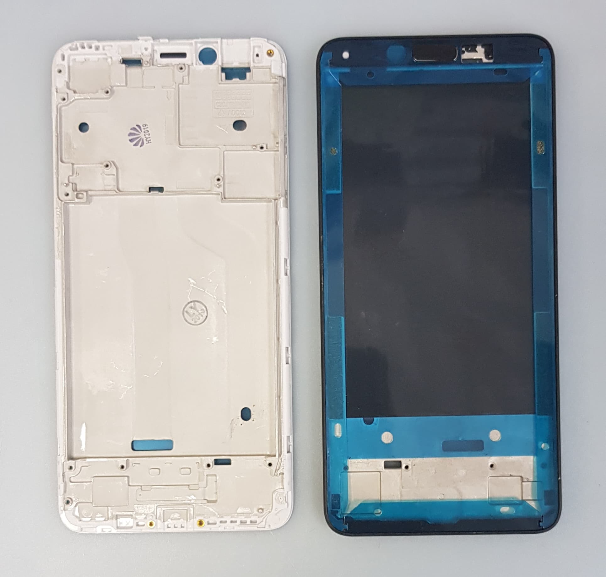 Рамка дисплея для Xiaomi Redmi 6 (белый), артикул 00781 — запчасть GSM28.RU