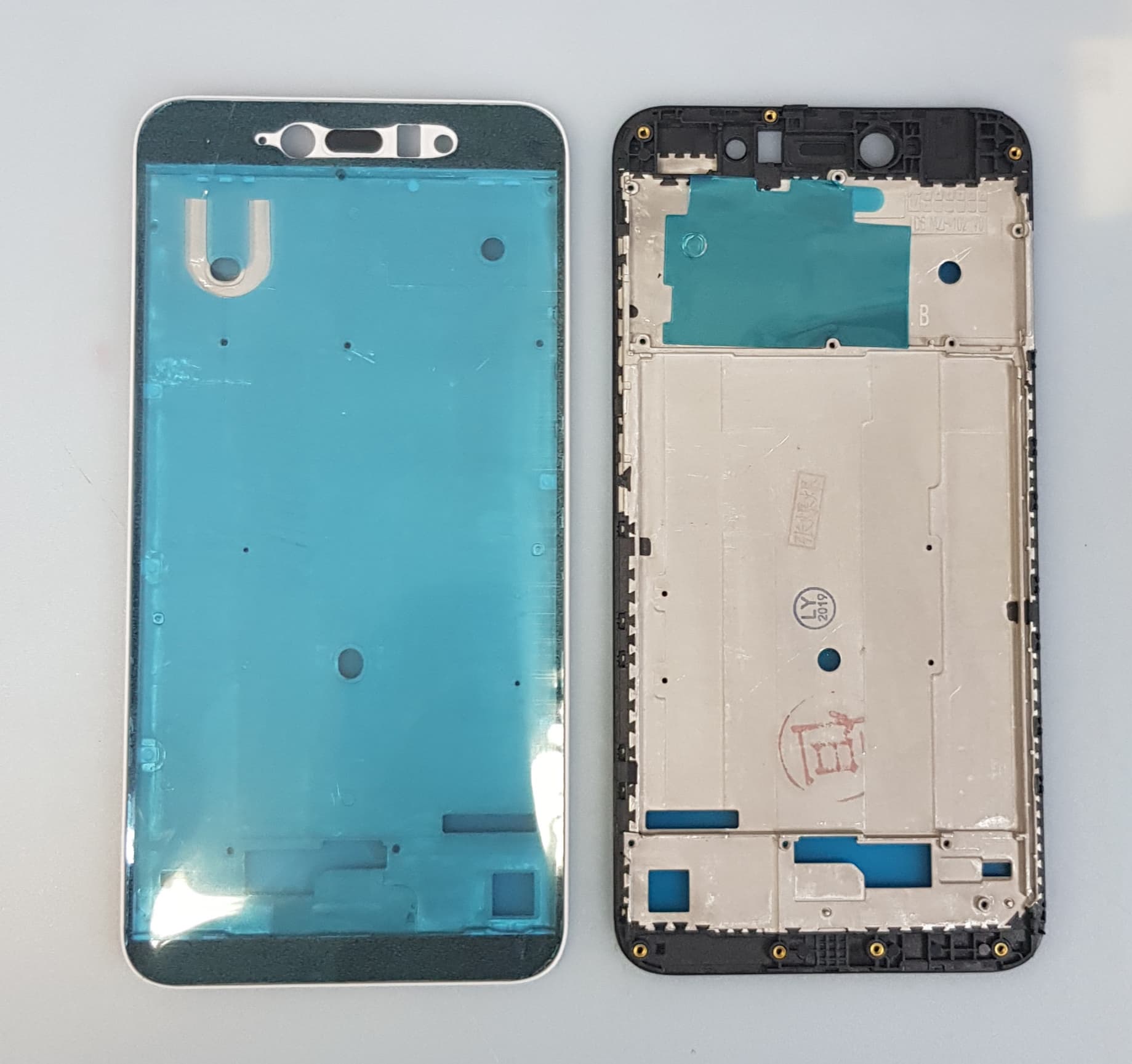 Рамка дисплея для Xiaomi Redmi Note 5A (черный), артикул 00785 — запчасть GSM28.RU